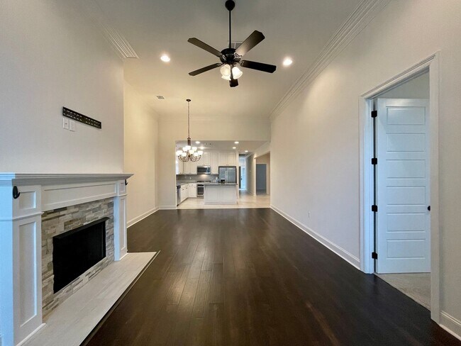 Foto del edificio - Fantastic 4 Bedroom on the Lake & includes...