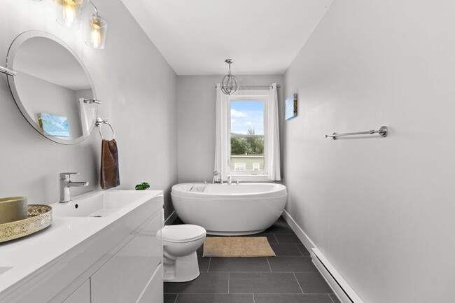 Building Photo - 52 Pennywell Rd