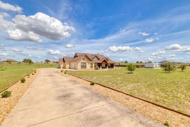 Foto del edificio - 185 Triple R Dr