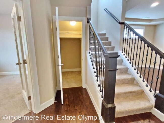 Building Photo - 4 br, 2.5 bath House - 1580 Ridgeview Loop SW