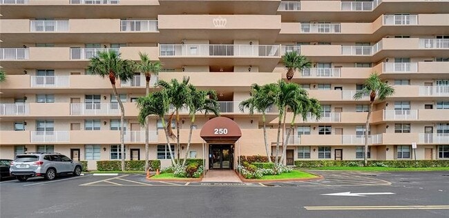 Building Photo - 250 Jacaranda Dr