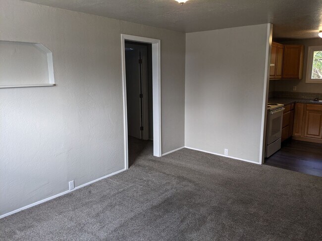 Foto del edificio - Nice 2-Bedroom, 1-Bath Corner Lot Home In ...