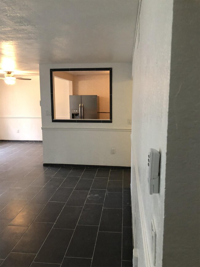 Foto del edificio - 4029 Versailles Dr