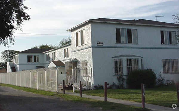 Primary Photo - 411 N Chester