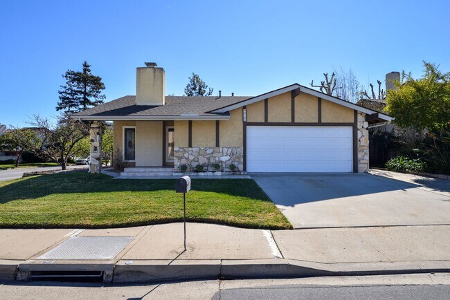 Building Photo - Beautiful Newbury Park 3 Bedroom 2 Bath Home