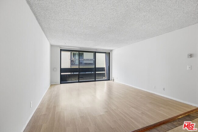 Foto del edificio - 7777 W 91st St
