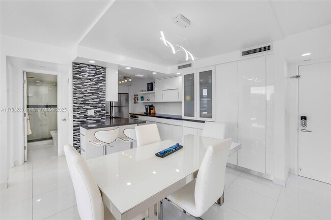 Foto del edificio - 3031 N Ocean Blvd