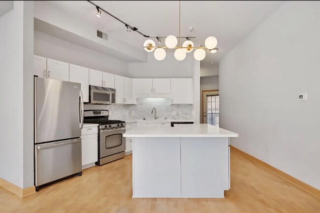 Foto del edificio - 308 E 18th St