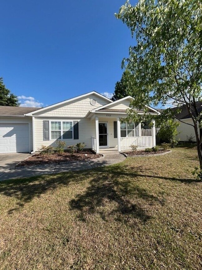 Foto del edificio - Welcome to this well-appointed 3-bedroom, 2-bath home in Leland, NC