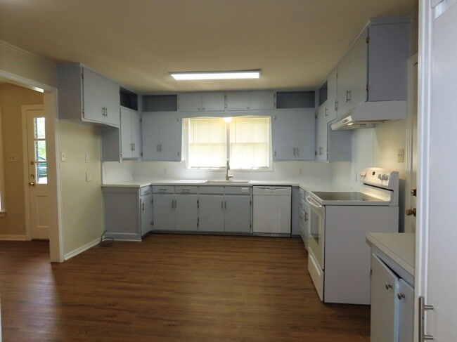 Building Photo - Updated 3 Bedroom, 2 Bath Home in Tyler!