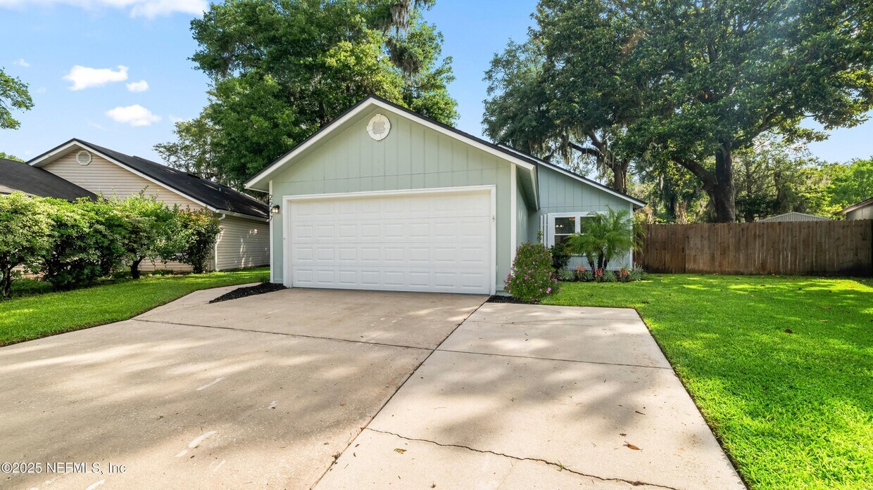Primary Photo - 2247 Aspen Ridge Ct