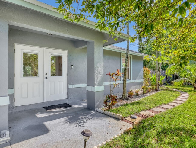 Building Photo - 1950 Wisteria St