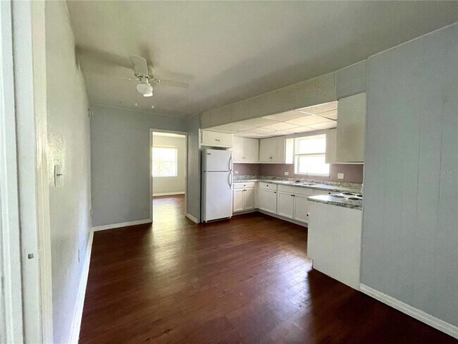Foto del edificio - 409 1st Ave NE