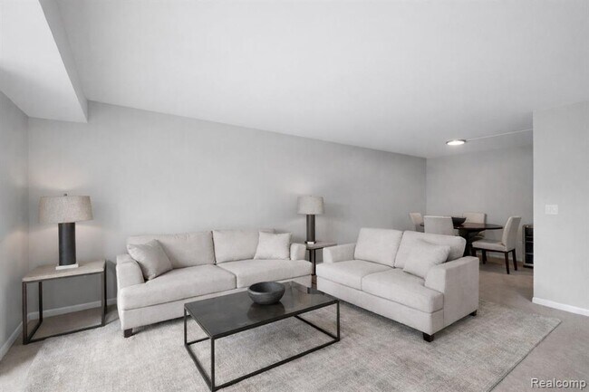 Foto del edificio - 411 S Old Woodward Ave