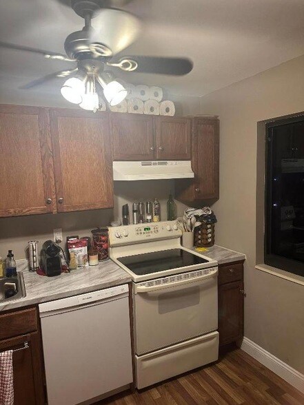 Foto del edificio - 4230 Deste Ct