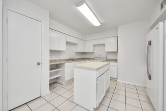Building Photo - 15534 Weldon Dr
