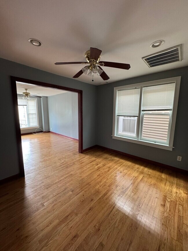 Foto del edificio - 1816 W 23rd St
