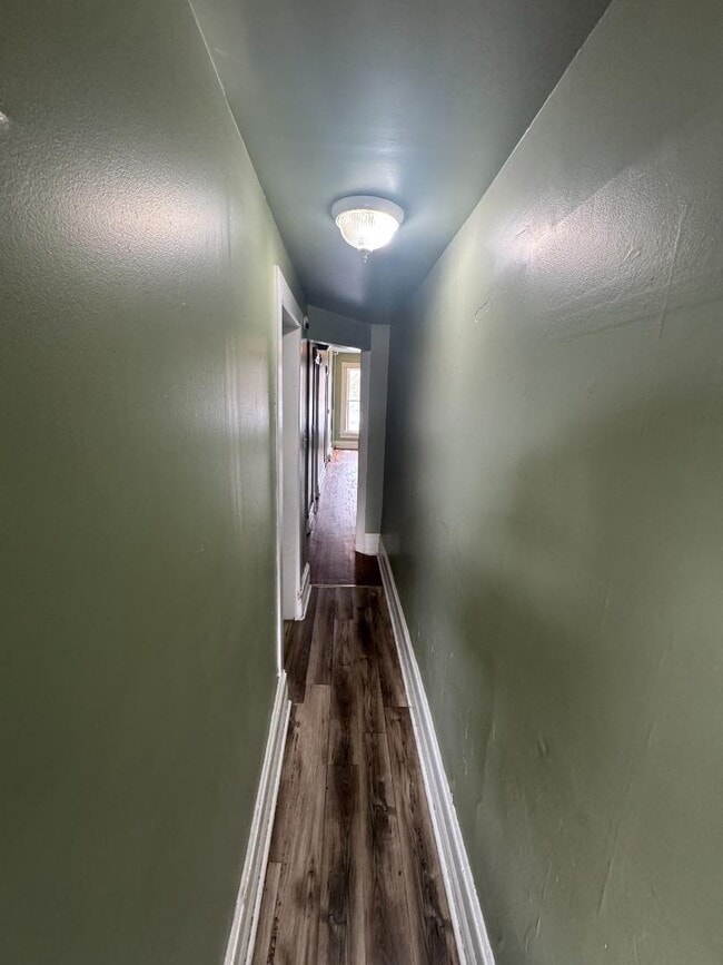 Foto del edificio - 727-729 W 4th st - 729 W 4th St Floor 2