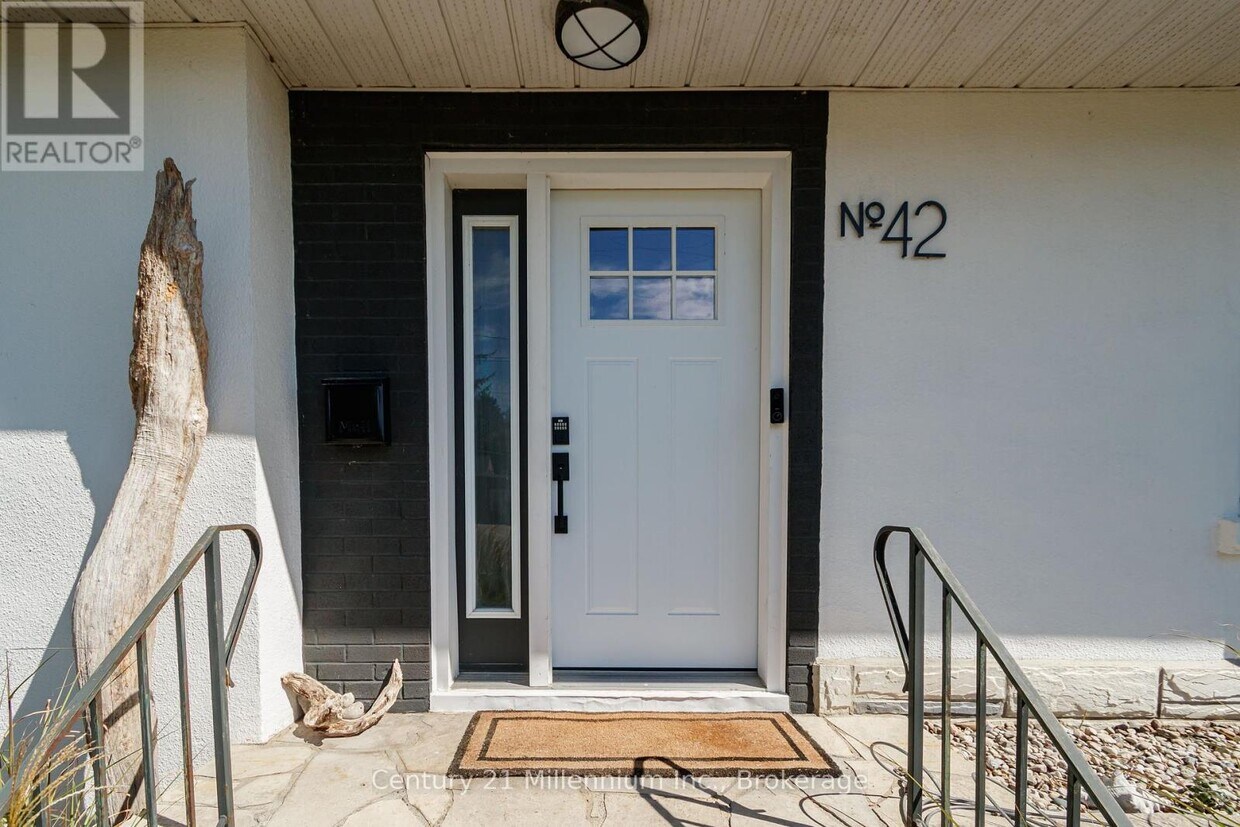 Primary Photo - 42 Niagara St