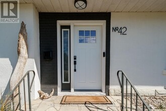 Building Photo - 42 Niagara St
