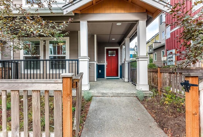 Building Photo - West Seattle Townhome - 3 bedrooms + den