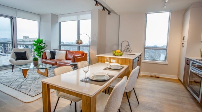 Building Photo - The Clemow