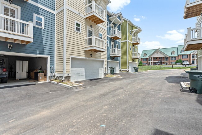 Building Photo - 2101 Dabbs Ave