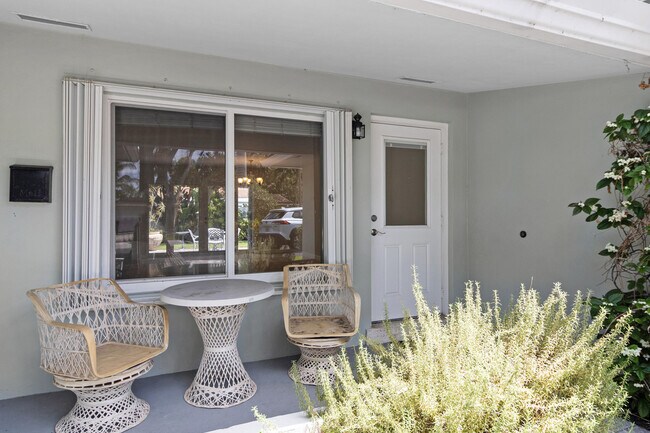 Foto del edificio - 1911 NE 27th St