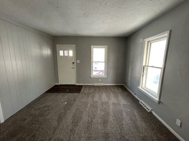 Foto del edificio - 3 Bed- 1 Bath Single Family Home