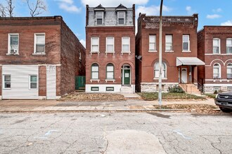 Building Photo - 3257 Michigan Ave