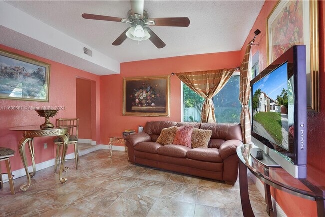 Foto del edificio - 633 NE 204th Ln