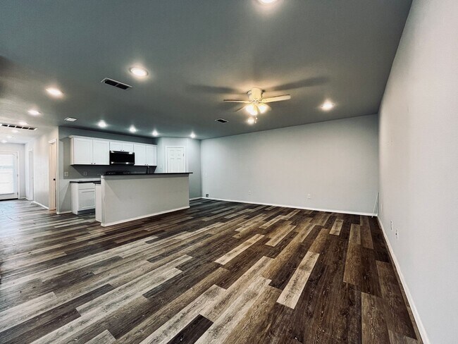 Foto del edificio - PM3 - 1301 N Dover Ave. - TNT