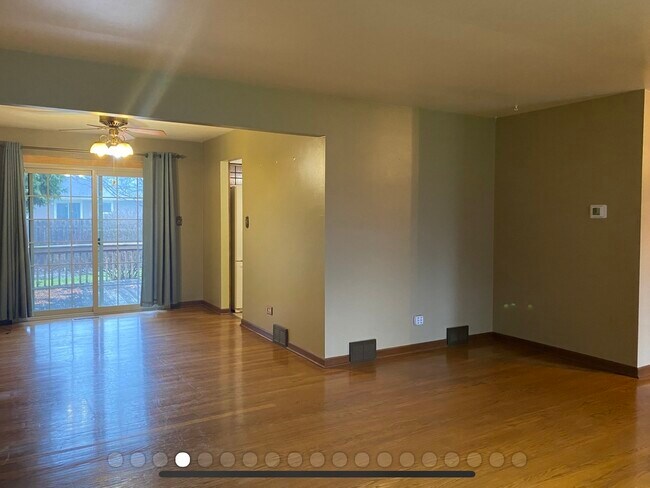 Foto del edificio - 525 Shorewood Dr