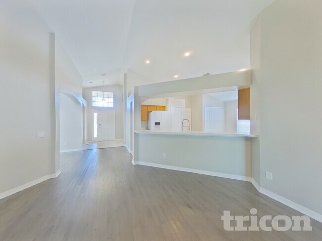 Building Photo - 31153 Whinsenton Dr