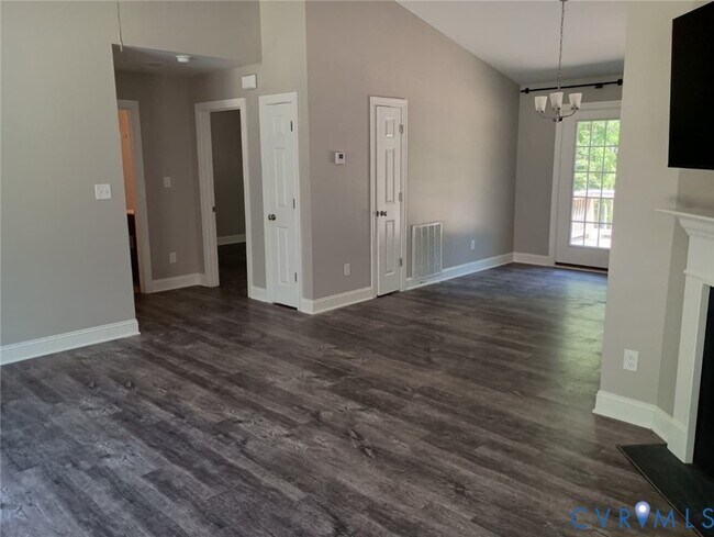 Foto del edificio - 741 Grapevine Rd