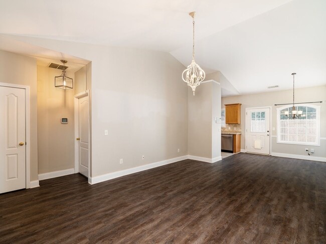 Building Photo - 2 Bedroom 2 Bath Garden Level Condo