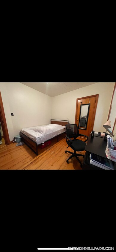 Primary Photo - 1582 Tremont St