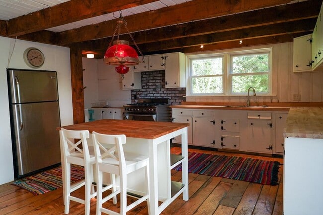 Building Photo - 9 Pulvers Ln