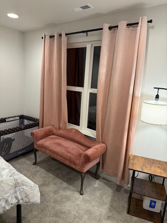 Foto del edificio - Charming 3BR Duplex in Charlotte