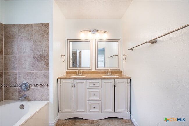 Building Photo - 1802 Lava Ln