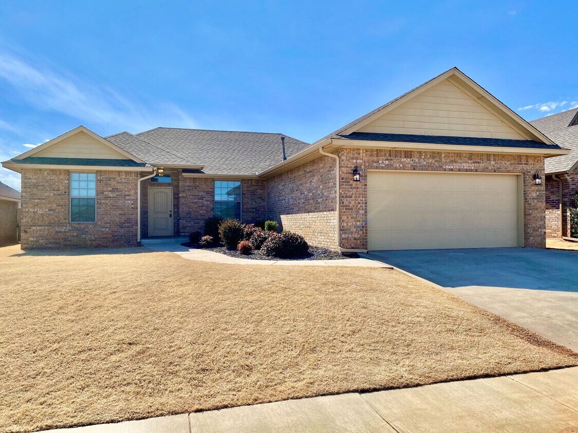 Primary Photo - Beautiful 4 Bed, 2 Bath in Deer Creek Schools!