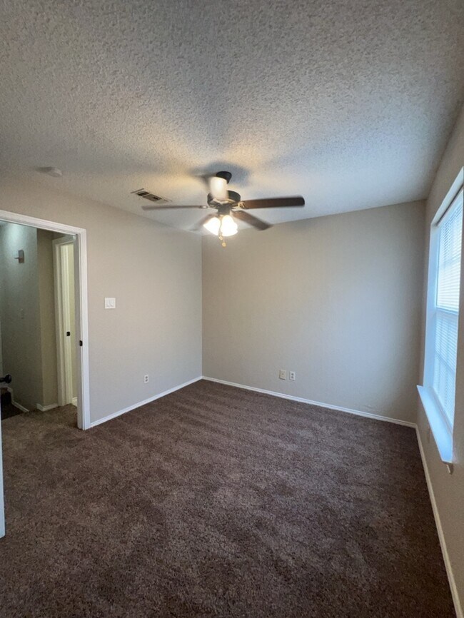 Foto del edificio - Ready to go in Duncanville 3-2-2 home