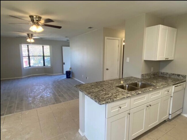 Foto del edificio - 4139 Stoneridge Dr
