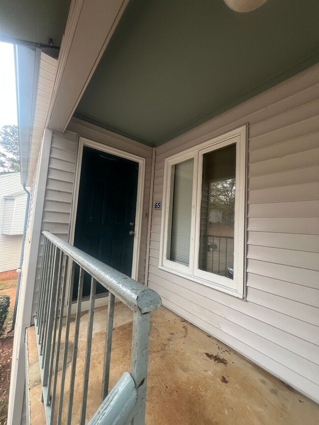 Building Photo - One bedroom for only $950.00