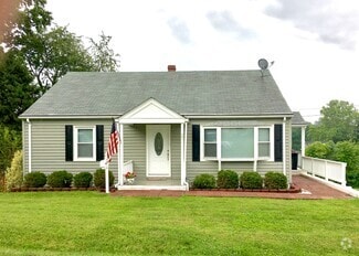 Building Photo - 201 Elm St