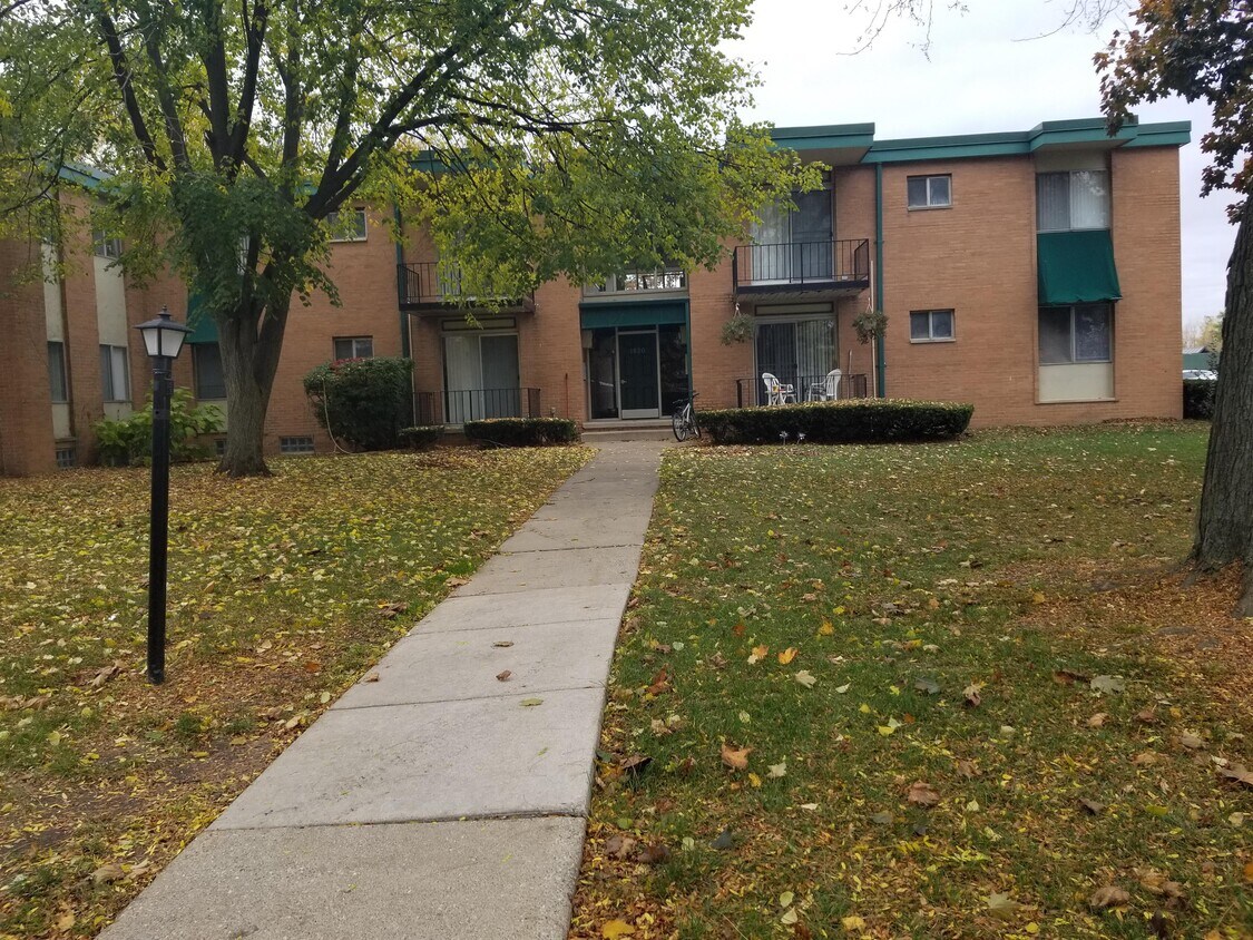 1820 Axtell Dr, Troy, MI 48084 Townhome Rentals in Troy MI