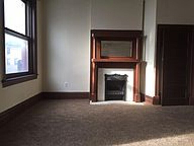 Building Photo - 1309 E Carson St