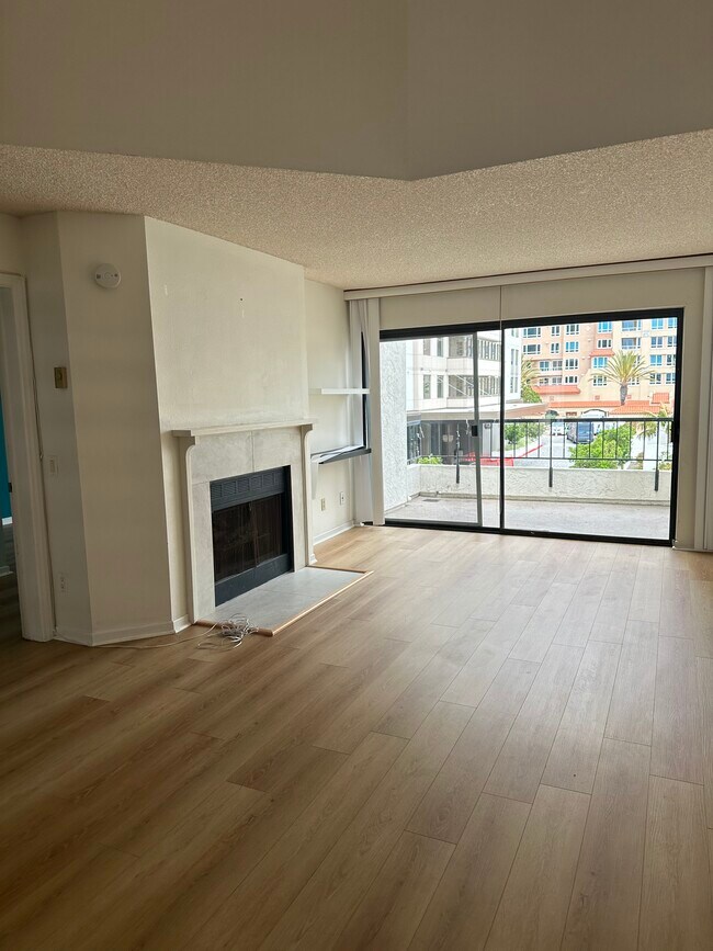 Foto del edificio - 3525 Lebon Dr