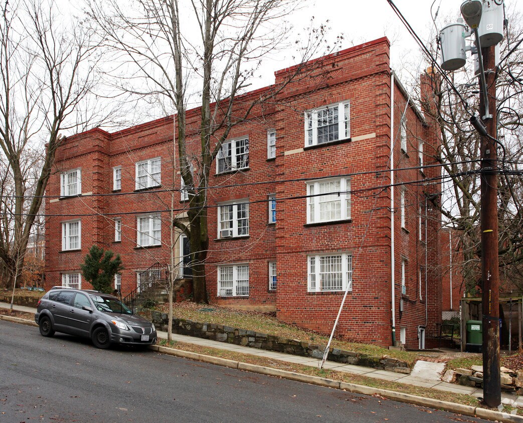 Foto principal - 4016 Calvert St NW