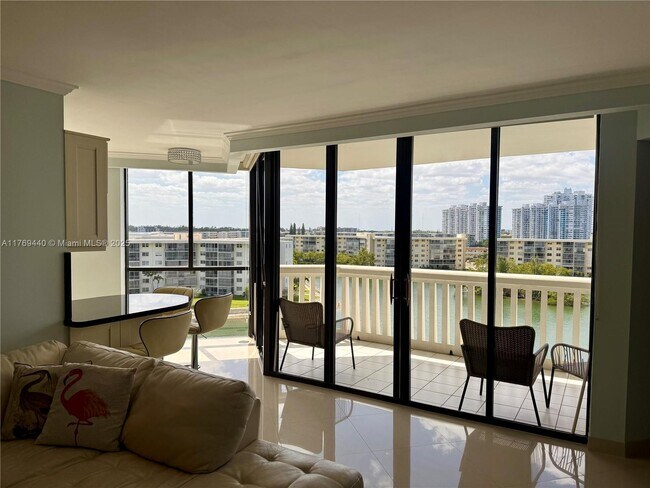 Foto del edificio - 1000 E Island Blvd